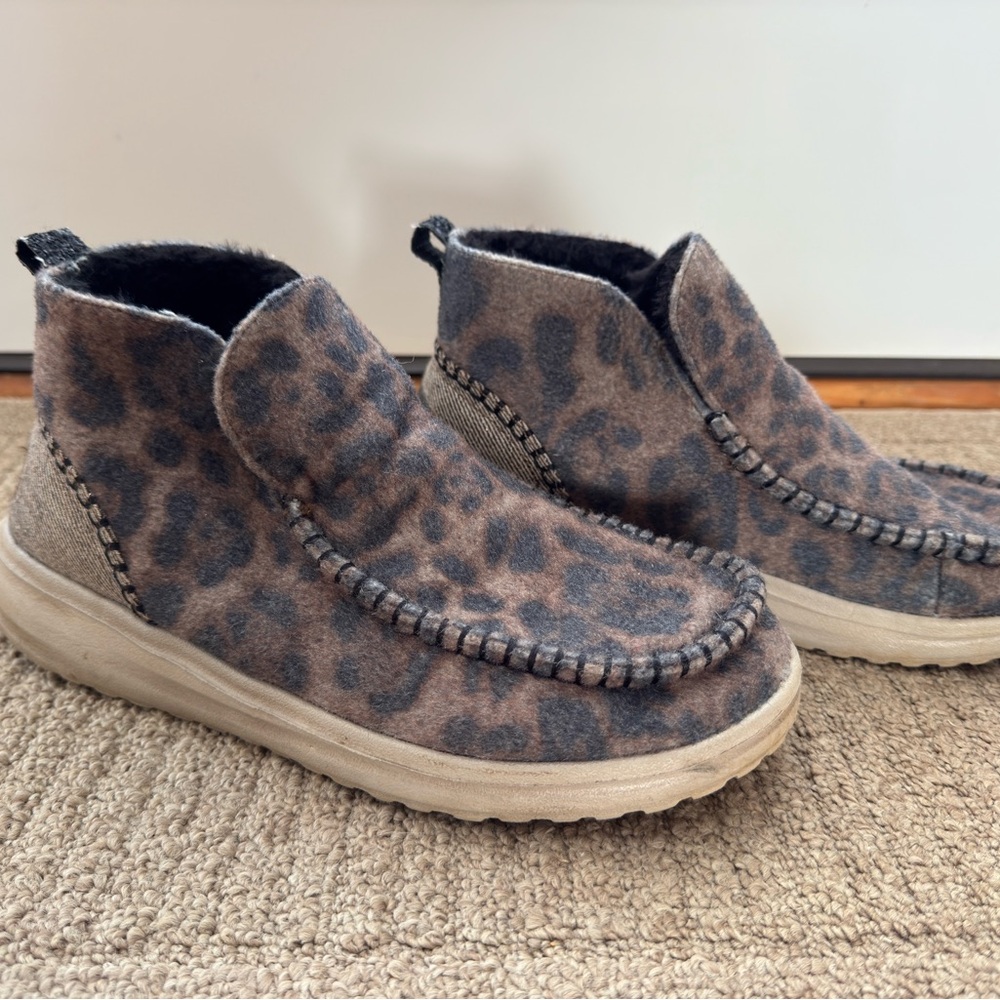 Hey Dudes size 10